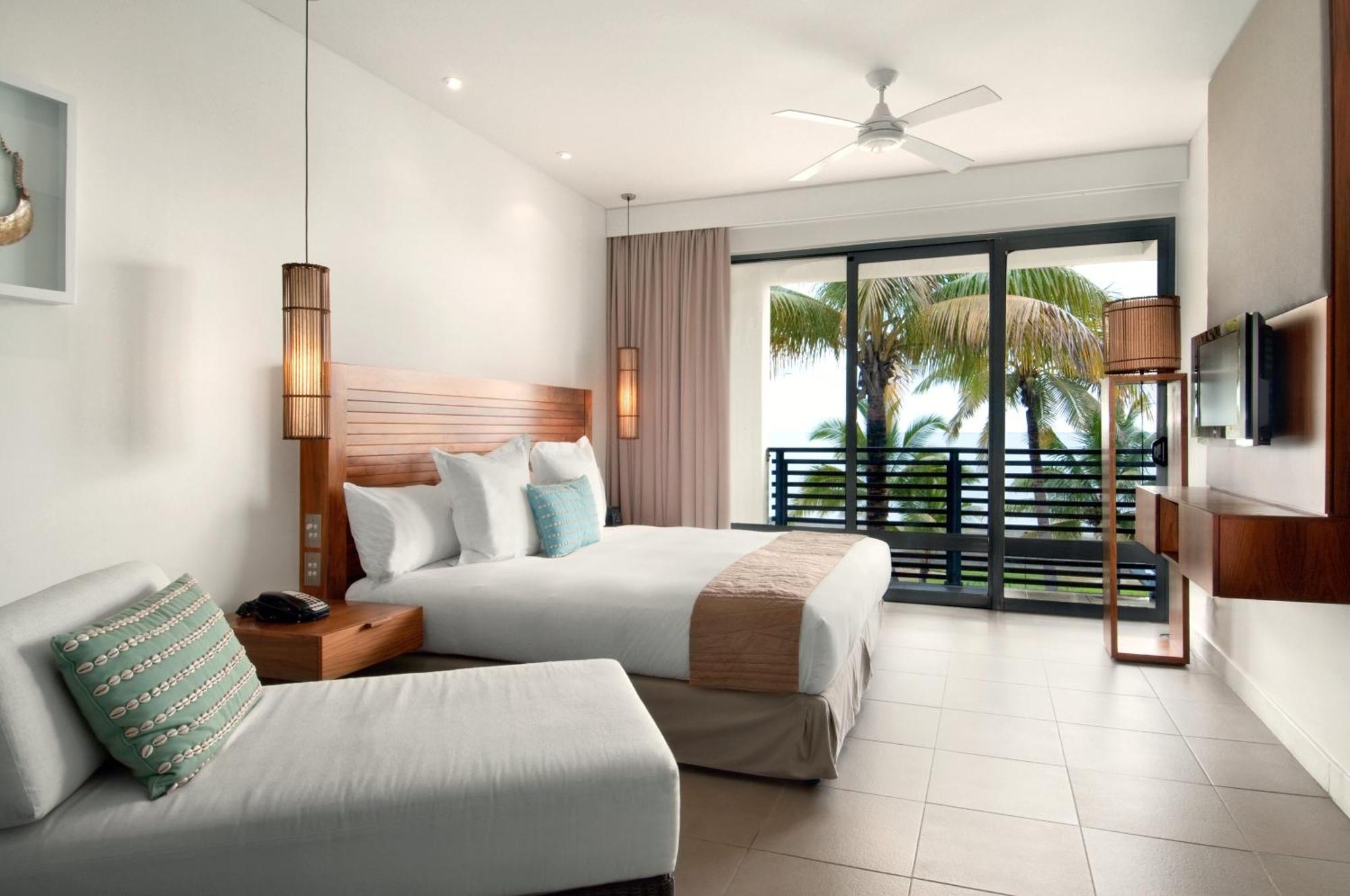 Hilton Fiji Beach Resort And Spa Denarau Island Екстериор снимка A room at the Hilton Moorea